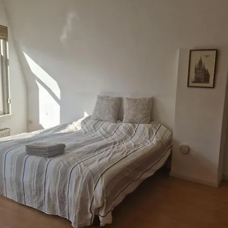 Spacious Double In Historic Rum i privatbostad *