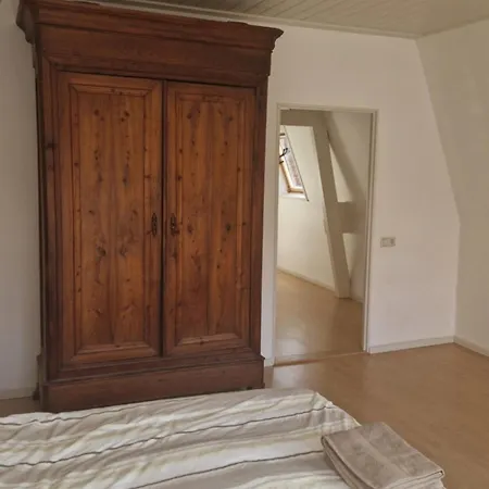 Spacious Double In Historic Rum i privatbostad *