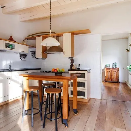 Spacious Double In Historic Gouda